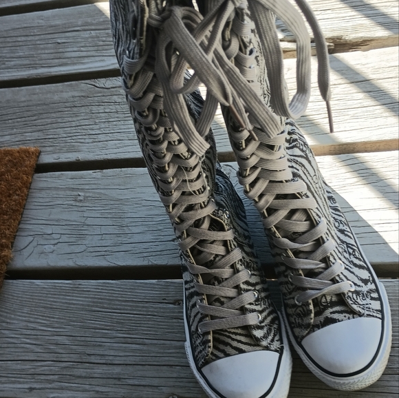 Coms - Picture 4 of 14